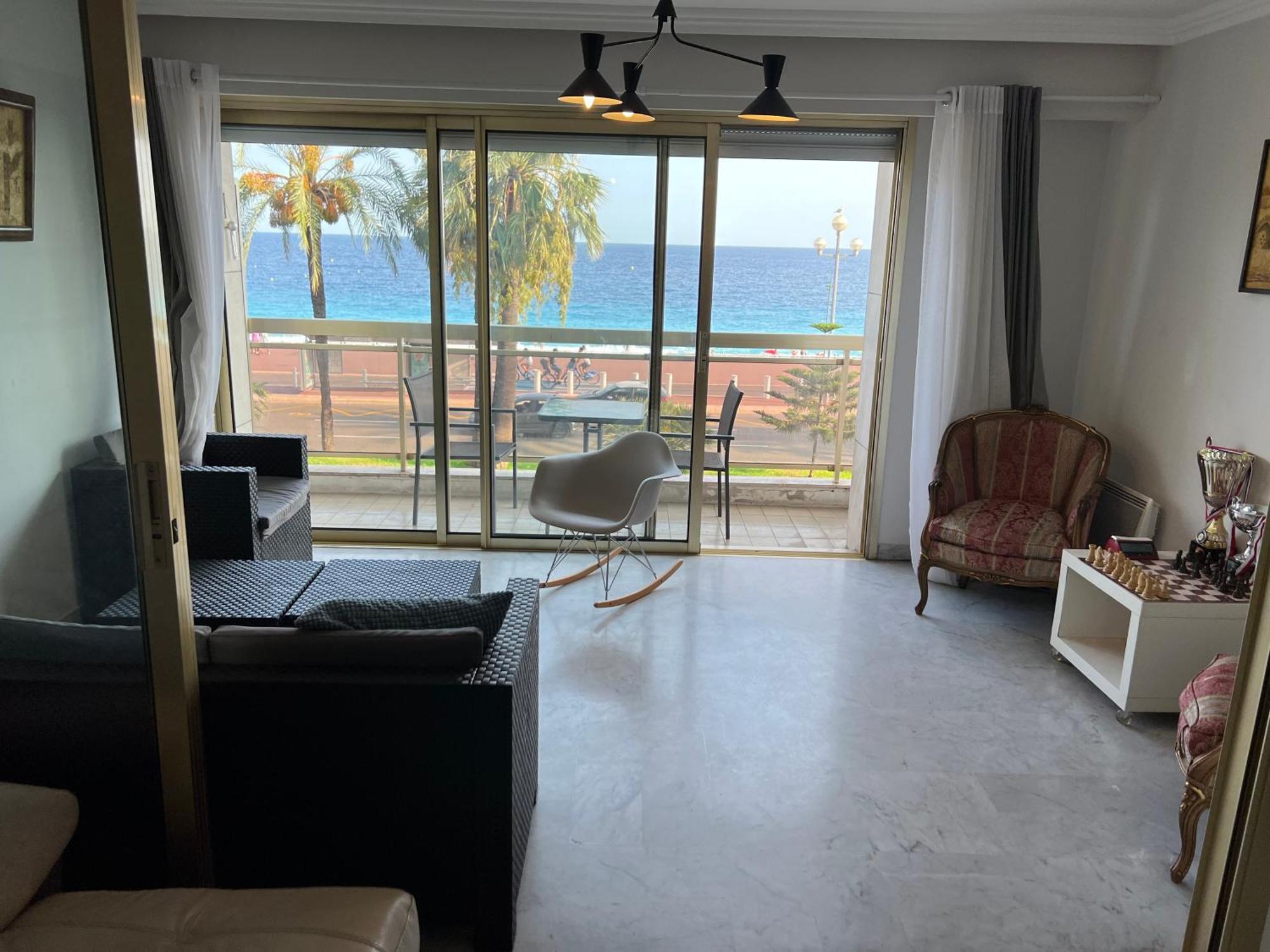 Beachfront And Sea View Entire 2 Crossing With Parking 4 Beds Two Double Bed And 2 Single Bed With 2 Sea View Balconies In Promenade Des Anglais Street 2 Bathroom 3 Wc With 40 Meters From The Beach With Perfect Air Conditioner Cooler * Nice