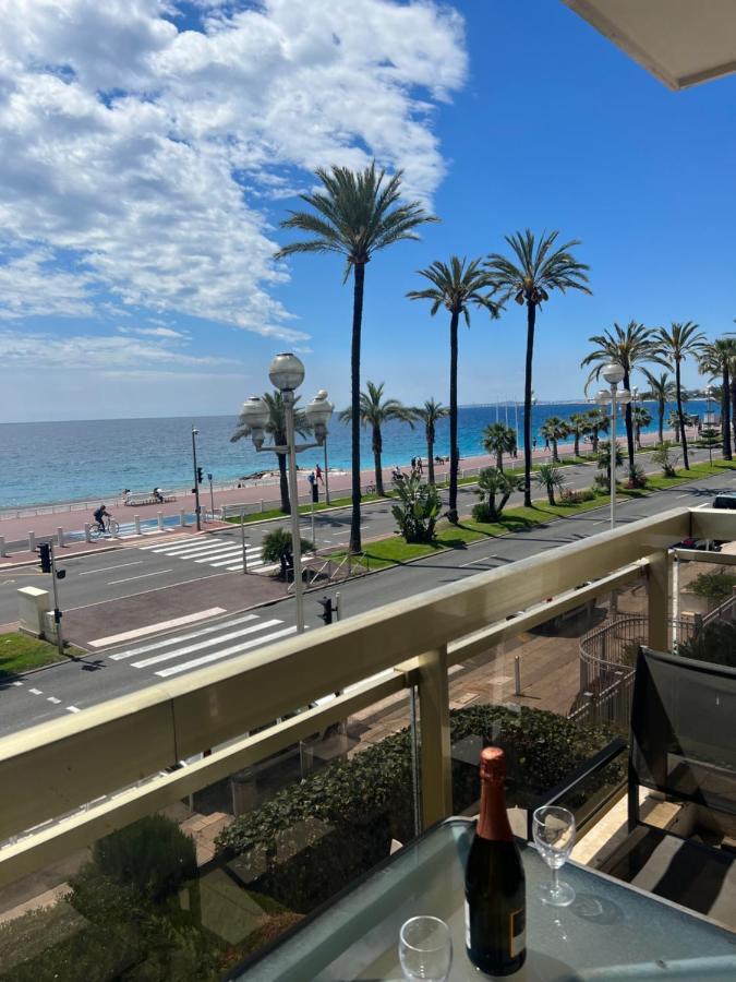 Appartamento Beachfront And Sea View Entire 2 Crossing With Parking 4 Beds Two Double Bed And 2 Single Bed With 2 Sea View Balconies In Promenade Des Anglais Street 2 Bathroom 3 Wc With 40 Meters From The Beach With Perfect Air Conditioner Cooler *
