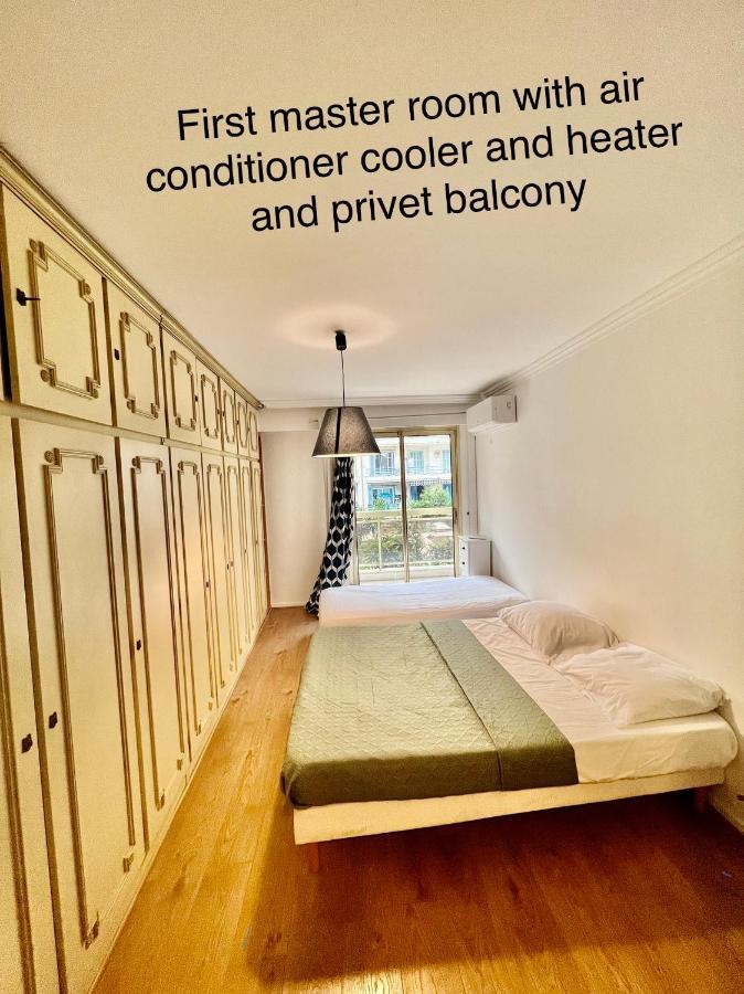 Beachfront And Sea View Entire 2 Crossing With Parking 4 Beds Two Double Bed And 2 Single Bed With 2 Sea View Balconies In Promenade Des Anglais Street 2 Bathroom 3 Wc With 40 Meters From The Beach With Perfect Air Conditioner Cooler Appartamento