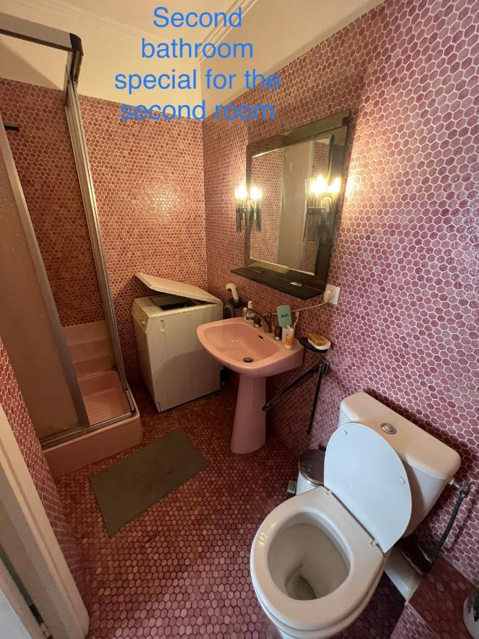 Beachfront And Sea View Entire 2 Crossing With Parking 4 Beds Two Double Bed And 2 Single Bed With 2 Sea View Balconies In Promenade Des Anglais Street 2 Bathroom 3 Wc With 40 Meters From The Beach With Perfect Air Conditioner Cooler Appartamento Nizza