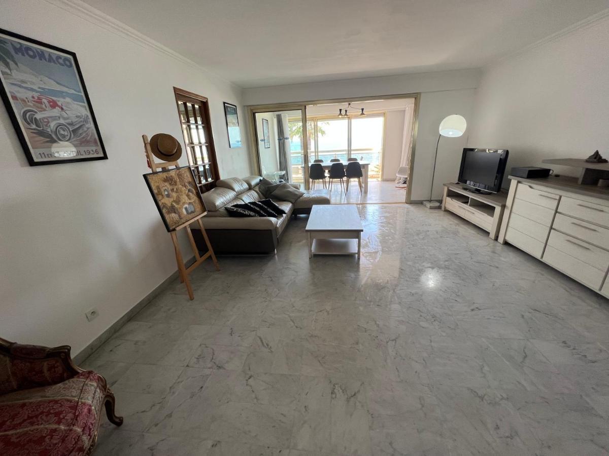 Beachfront And Sea View Entire 2 Crossing With Parking 4 Beds Two Double Bed And 2 Single Bed With 2 Sea View Balconies In Promenade Des Anglais Street 2 Bathroom 3 Wc With 40 Meters From The Beach With Perfect Air Conditioner Cooler Nizza