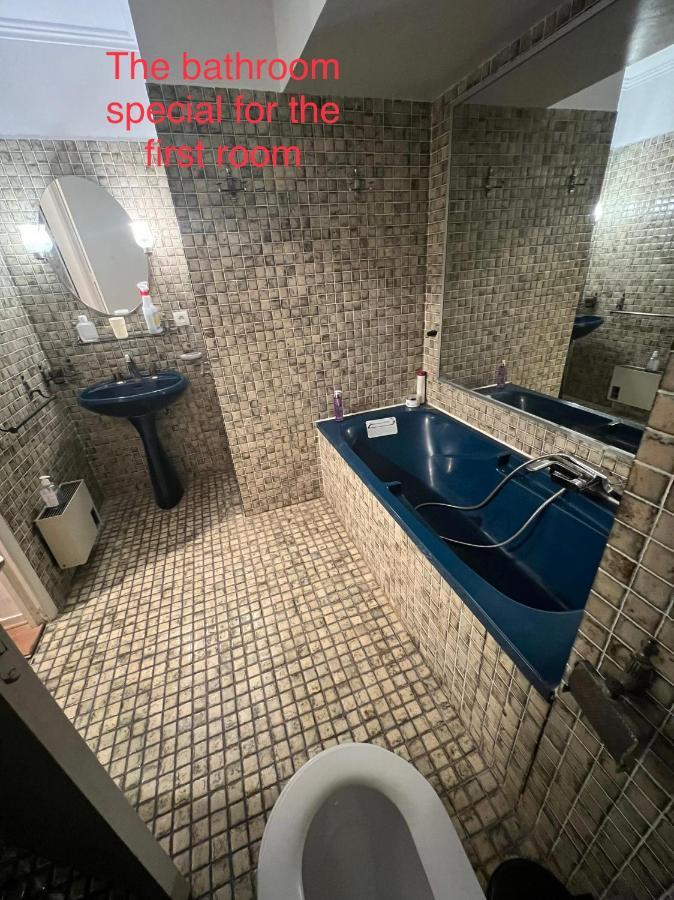 Beachfront And Sea View Entire 2 Crossing With Parking 4 Beds Two Double Bed And 2 Single Bed With 2 Sea View Balconies In Promenade Des Anglais Street 2 Bathroom 3 Wc With 40 Meters From The Beach With Perfect Air Conditioner Cooler Appartamento *