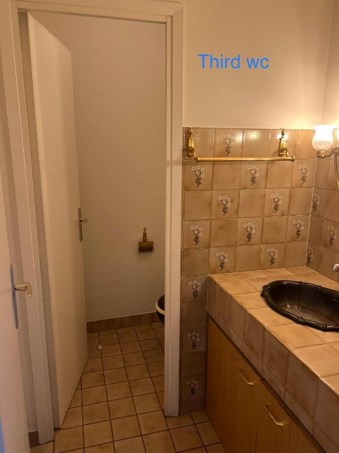 Beachfront And Sea View Entire 2 Crossing With Parking 4 Beds Two Double Bed And 2 Single Bed With 2 Sea View Balconies In Promenade Des Anglais Street 2 Bathroom 3 Wc With 40 Meters From The Beach With Perfect Air Conditioner Cooler