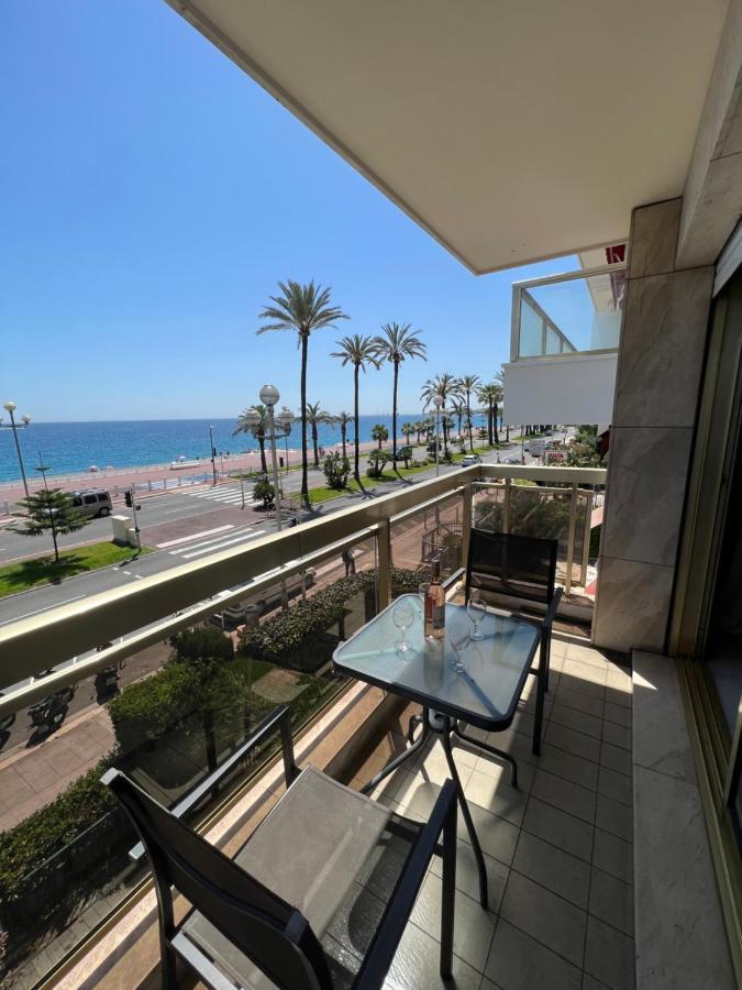 Beachfront And Sea View Entire 2 Crossing With Parking 4 Beds Two Double Bed And 2 Single Bed With 2 Sea View Balconies In Promenade Des Anglais Street 2 Bathroom 3 Wc With 40 Meters From The Beach With Perfect Air Conditioner Cooler Appartamento *
